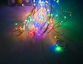 Гирлянда СВЕТЛЯЧКИ, 100 разноцветных mini LED-ламп, 5 м, серебристый провод, батарейки, Koopman International